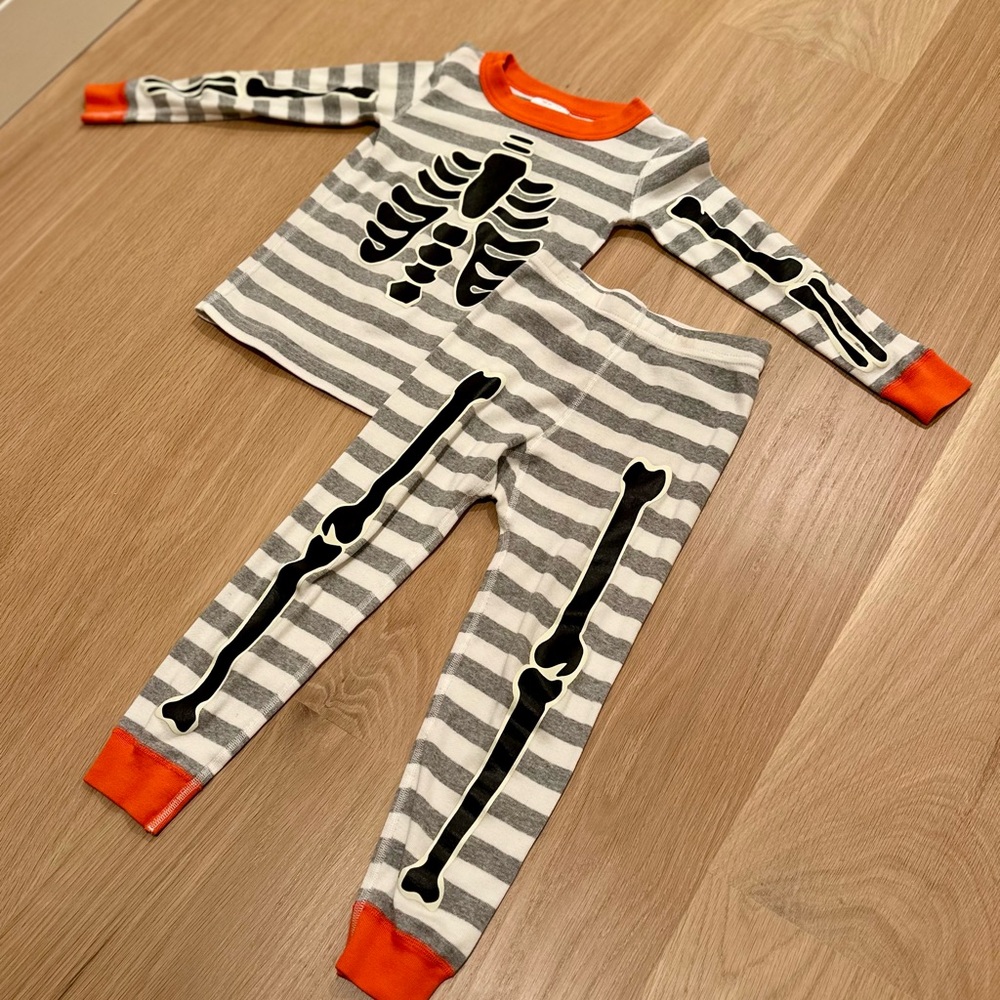 Hanna Andersson Skeleton Glow In The Dark Pajamas size 4T